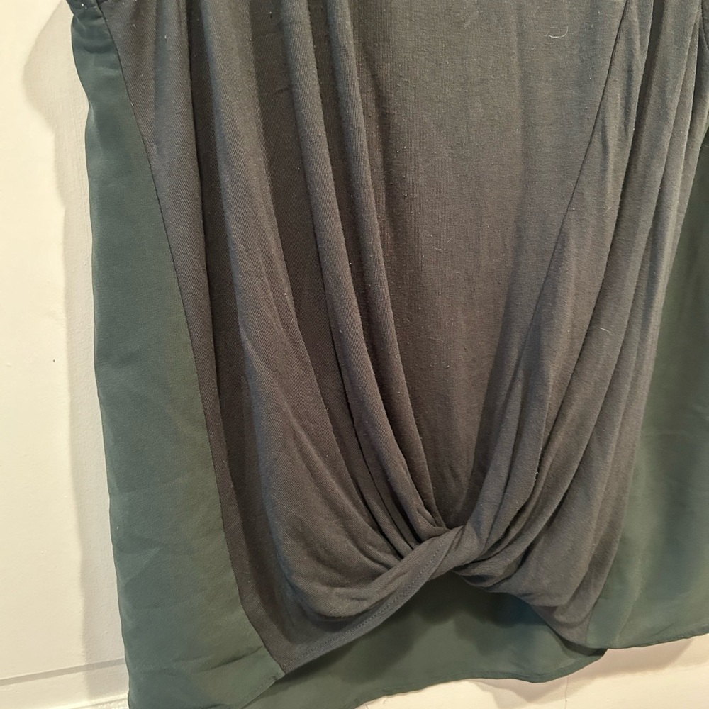 A. LAYERED SIZE SMALL WOMENS TWIST FRONT SLEEVELESS T SHIRT GRAY & OLIVE - Picture 4 of 9